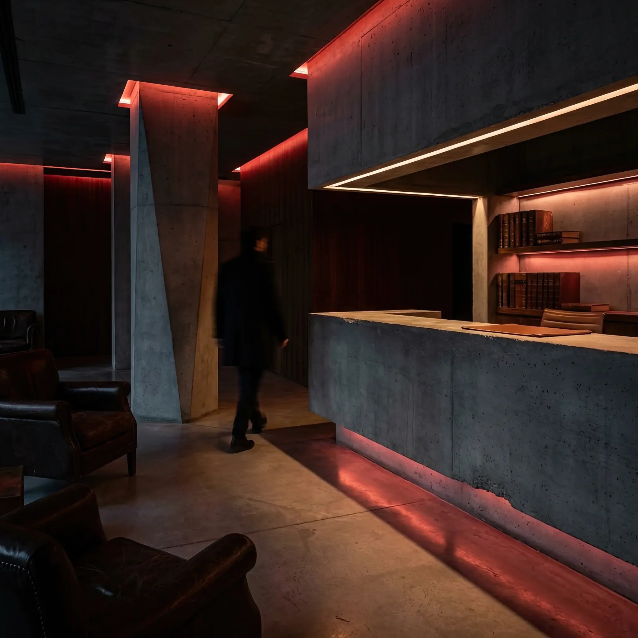 Архитектура и дизайн: Монолитный бетонный приемная в Буэнос-Айресе, освещенный драматичным красным светом, с кожаными вставками