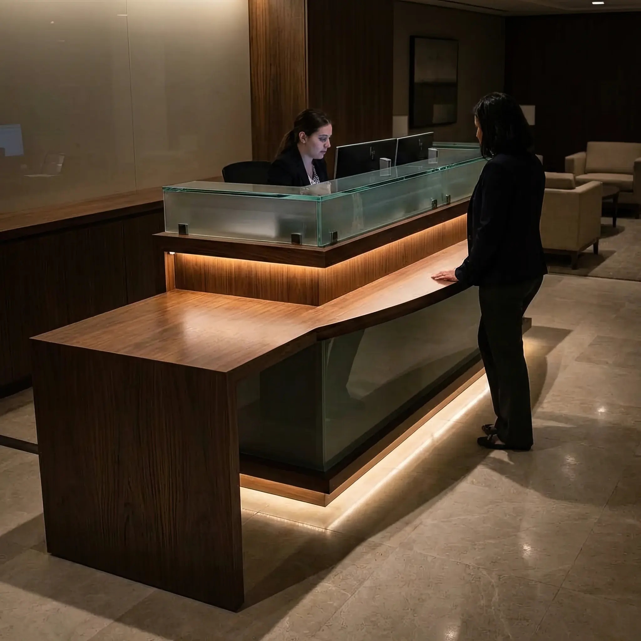 Архитектура и дизайн: Архитектурный чертеж стойки в разрезе, показывающий разницу уровней для гостя и администратора