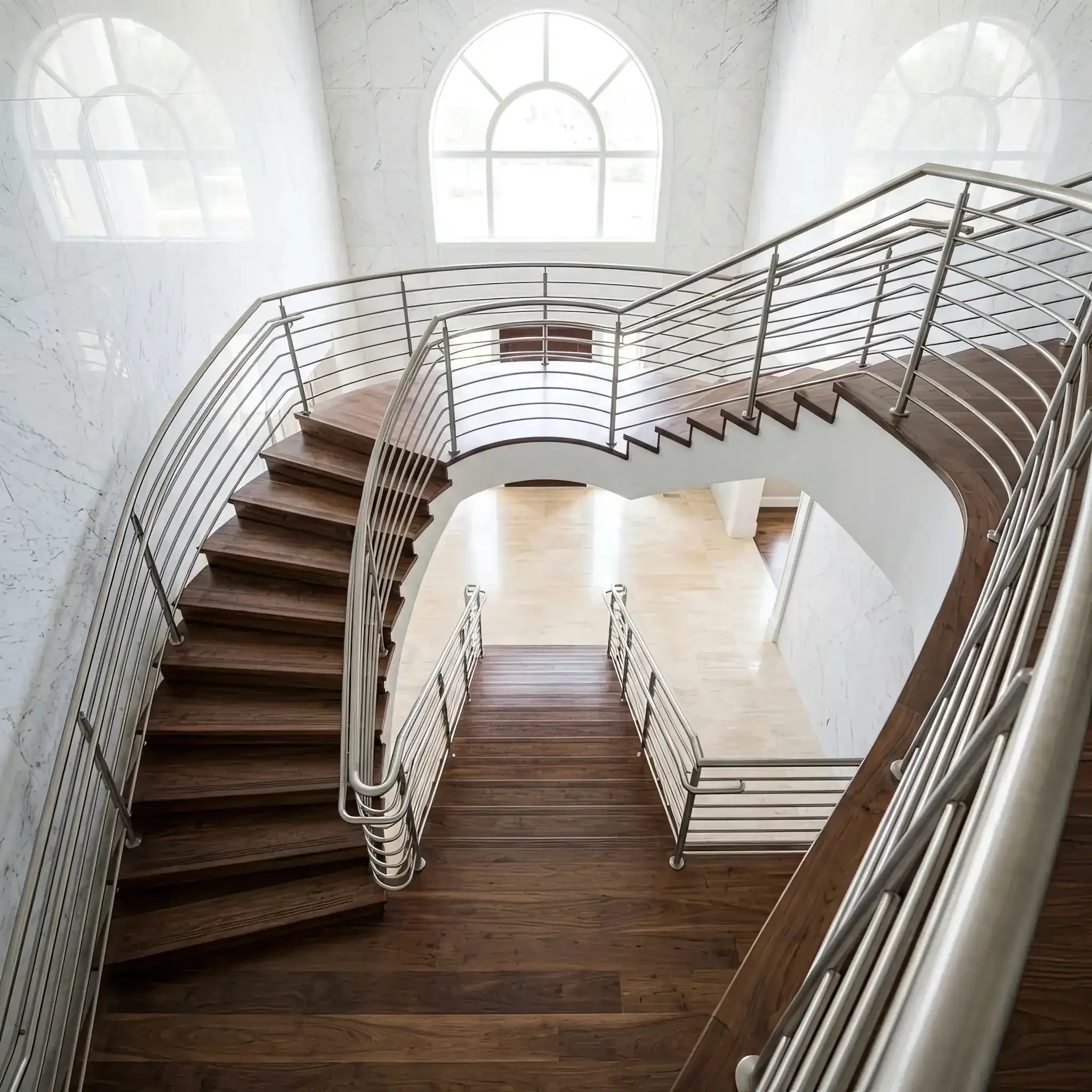 Архитектура и дизайн: Стеклянное ограждение в вестибюль безупречно прозрачно: царапины от тележек с багажом исчезают сами собой благодаря нано-композиту